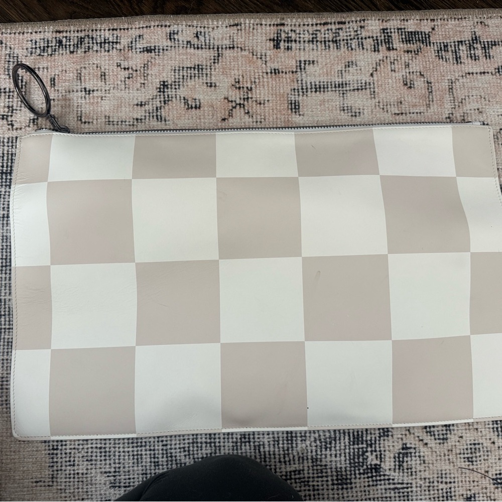 Off-White c/o x Brooklyn Museum
FOS 04 Square XL Tote - Picture 2 of 9